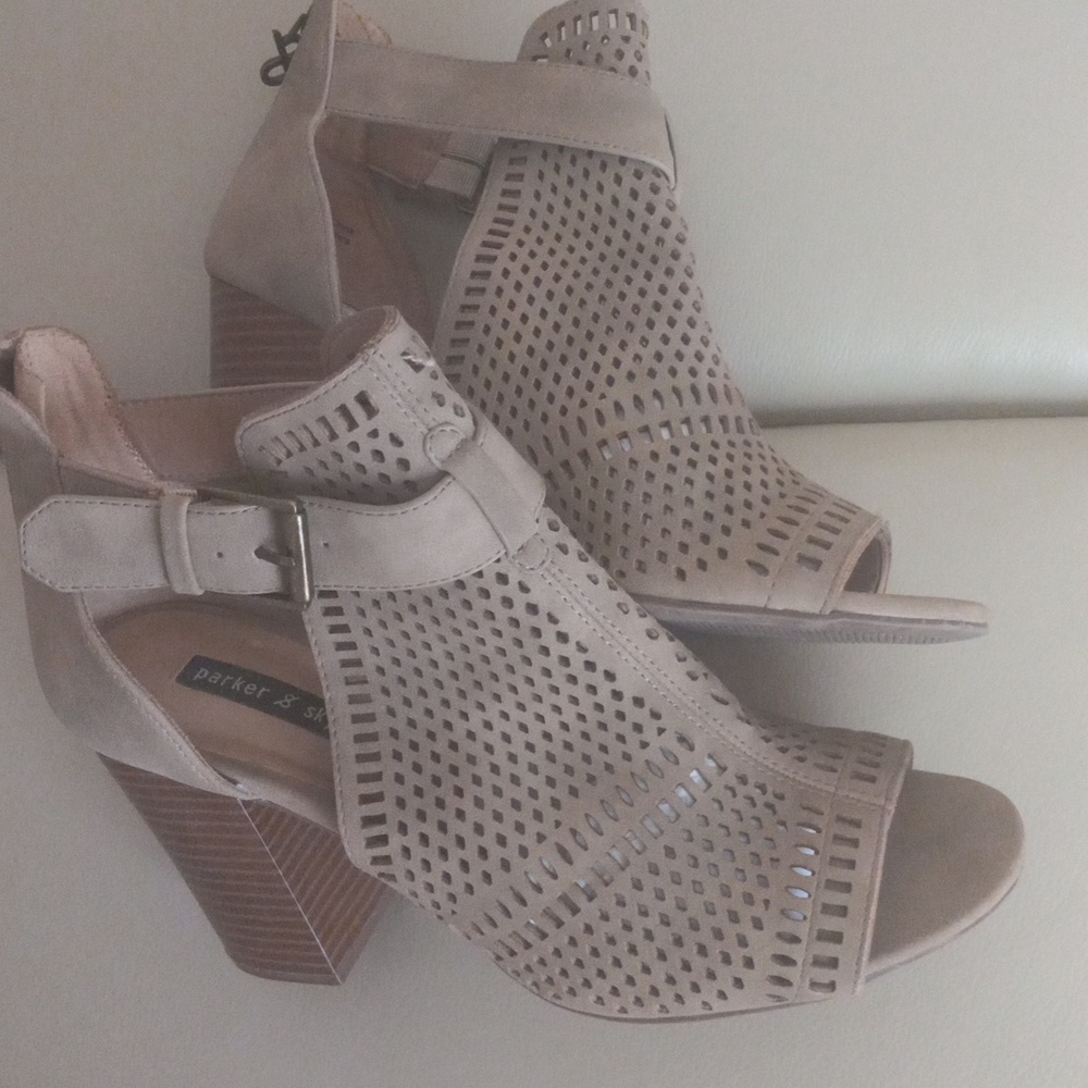 Women's Beige Laser-Cut Peep-Toe Slingback Block Heels By Parker & Sky Size 8